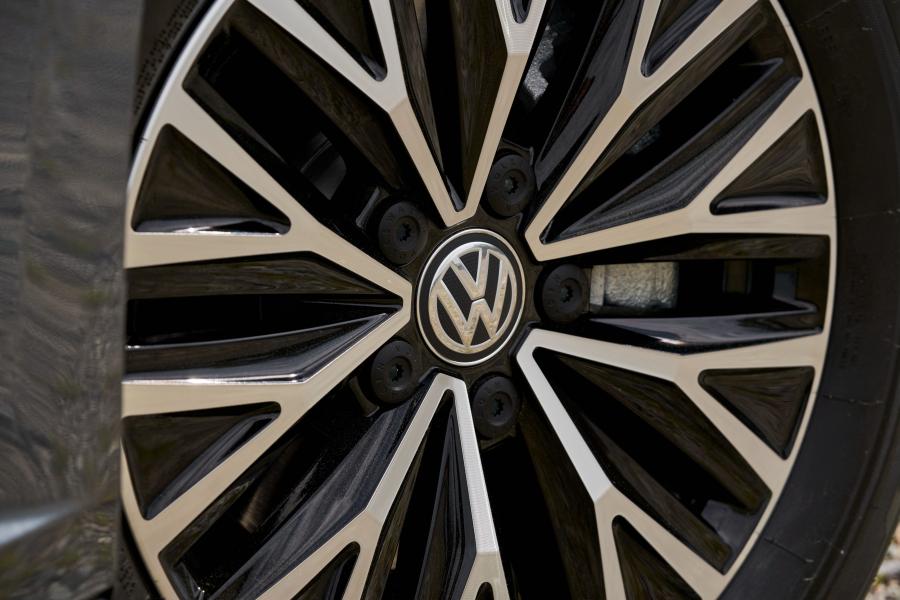 Колеса Volkswagen Jetta SEL 2018 года  (NA) (фото 6 из 16)